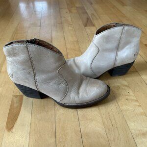 Born Michel women's size 9 bootie tan leather block heel western ankle boot
